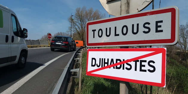 "Génération identitaire" pose des panneaux "djihadistes" à Toulouse, une enquête ouverte | Le ...