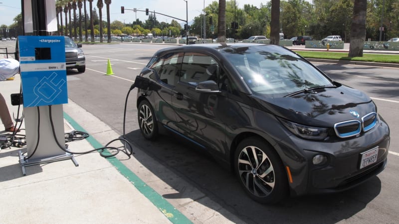 Recharge Wrap-up: BMW plans for retired batteries; automakers support