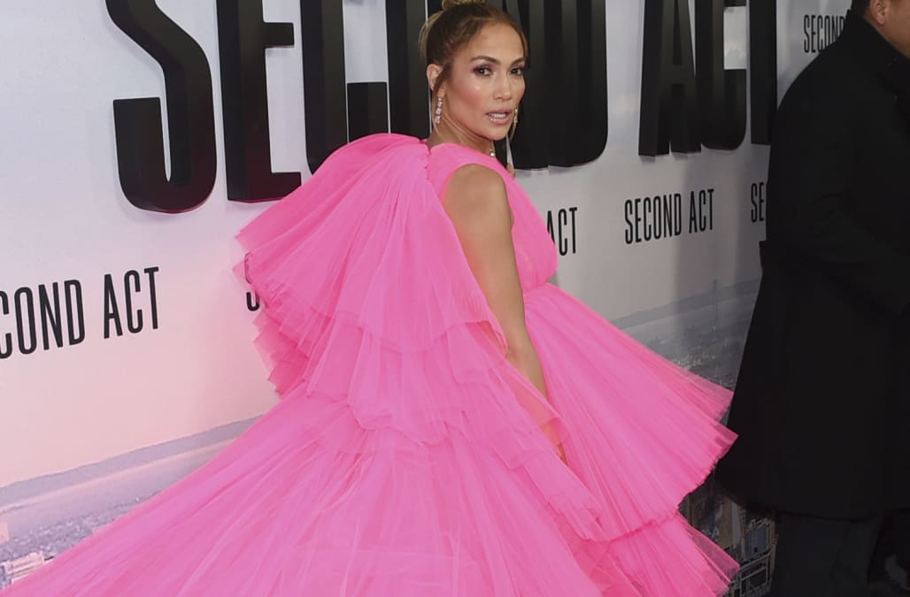Jennifer Lopez makes a bold statement in dramatic hot pink look at ...