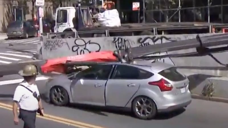 Conductor de Nueva York escapa con heridas leves cuando grúa aplasta auto