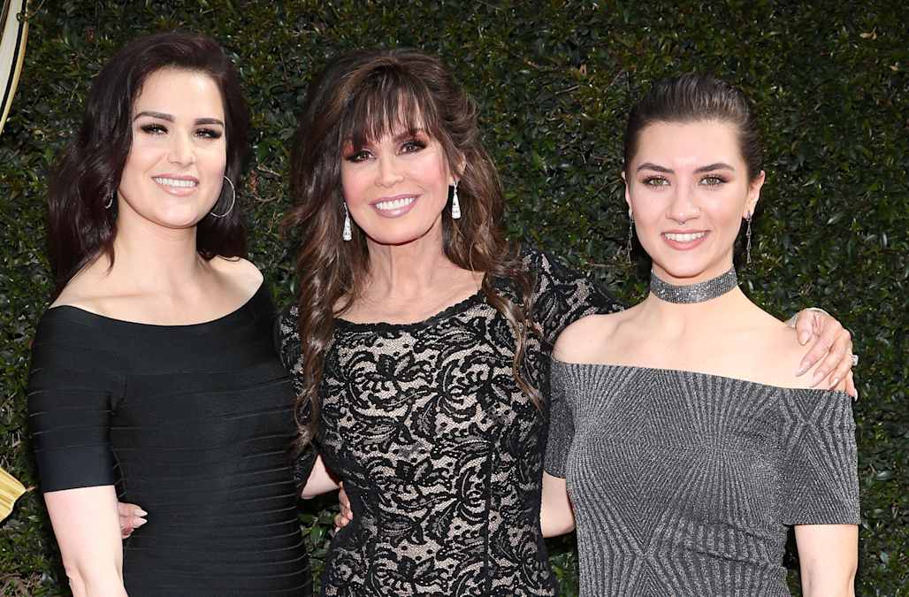 Marie Osmond cùng hai con gái tại lễ trao giải Daytime Emmy