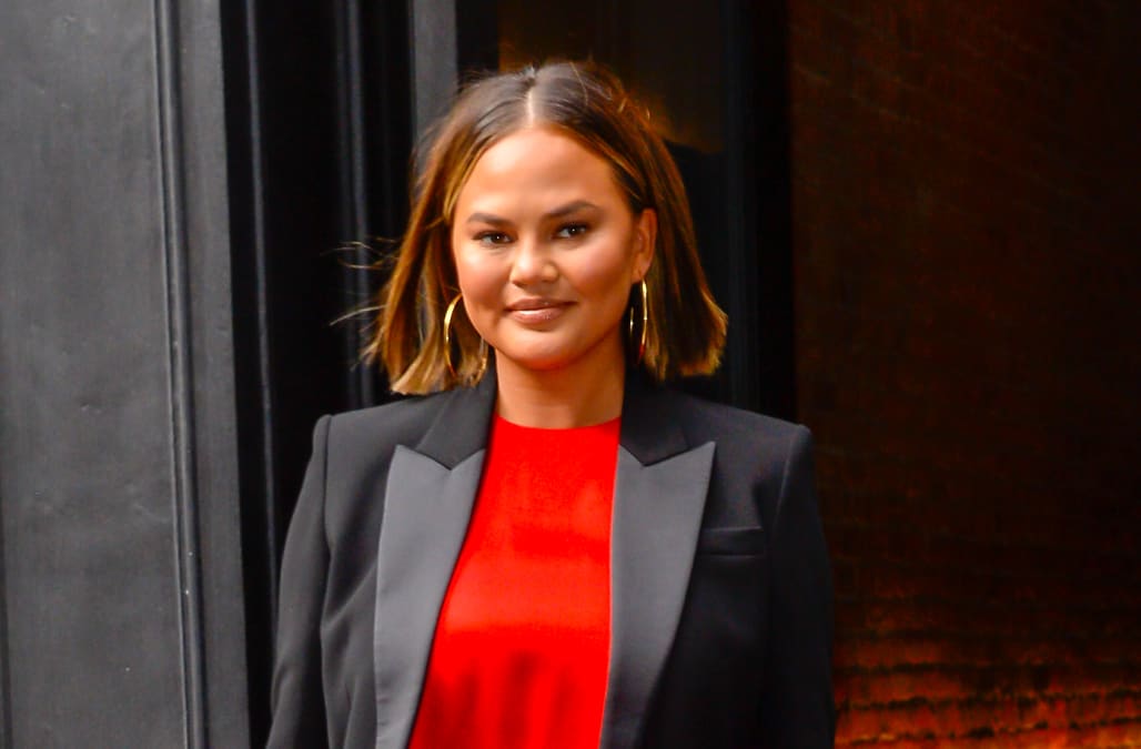 Chrissy Teigen Calls Out Fan Who Dissed Her New Short Haircut