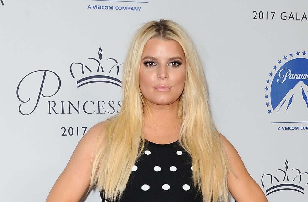 Jessica Simpson sparks criticism over photo of 5-year-old daughter ...