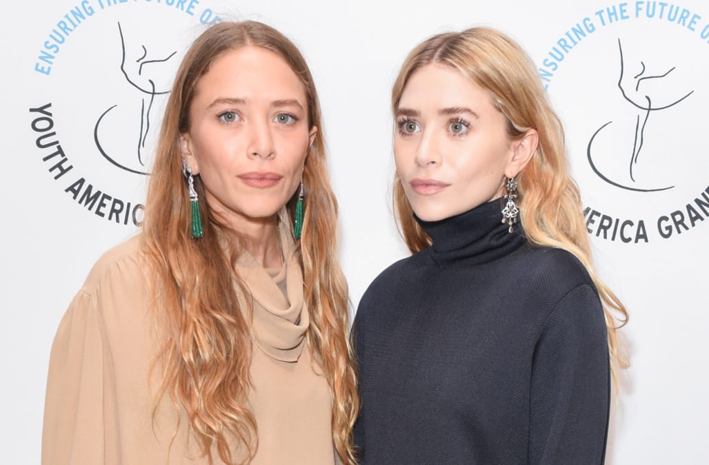 Mary Kate And Ashley Olsen Totally Twin On The Red Carpet In Matching   Http   O.aolcdn.com Hss Storage Midas 1e164dab9310c0035a69d74a17e021b4 206313288 Marykate Olsen And Ashley Olsen Attend Yagp Stars Of Today Meet The Picture Id948855762