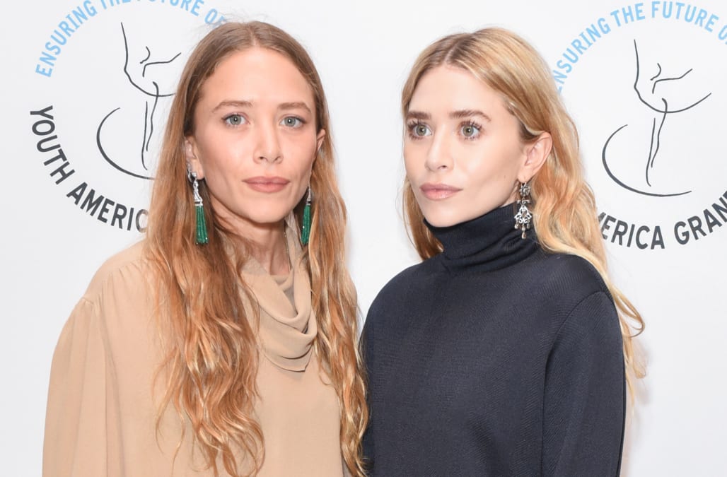 Mary-Kate and Ashley Olsen totally twin on the red carpet in matching ...