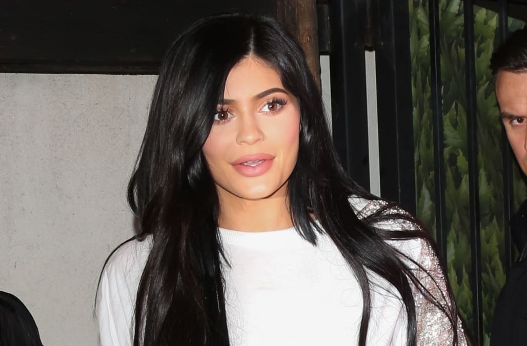 Kylie Jenner turns heads in pantsless ensemble with thigh-high purple ...
