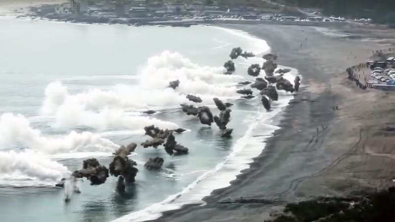 Watch how a modern amphibious landing works - Autoblog