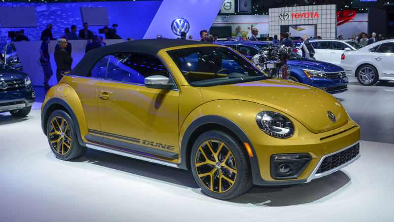 16 Volkswagen Beetle Dune Cabriolet Tries To Look Rugged In La Autoblog
