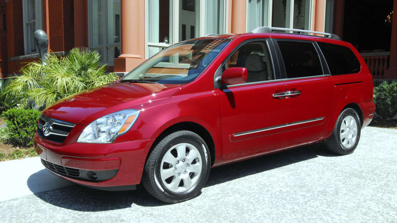 Hyundai recalls 41,264 Entourage minivans for faulty hood latches