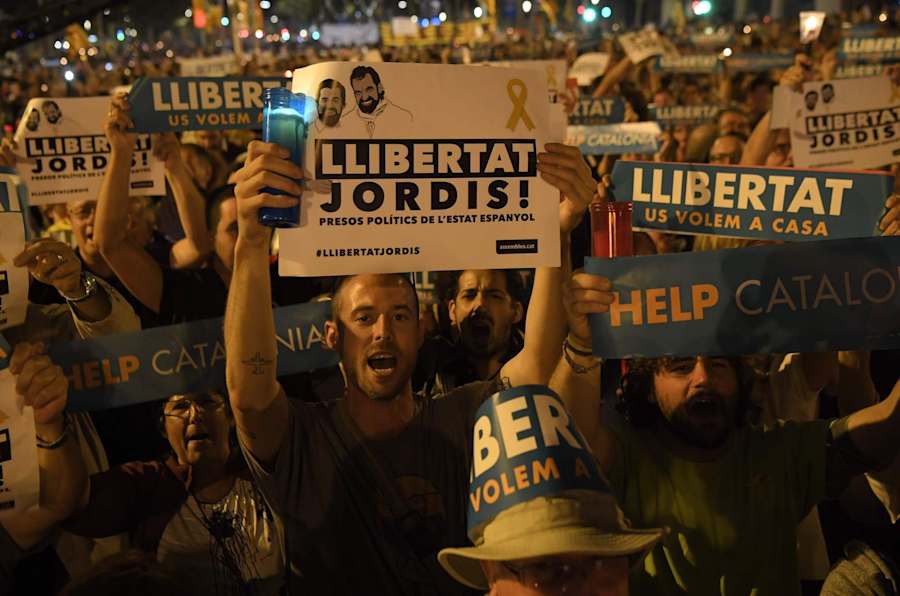 Miles de personas se concentran en Barcelona para pedir la liberación ...