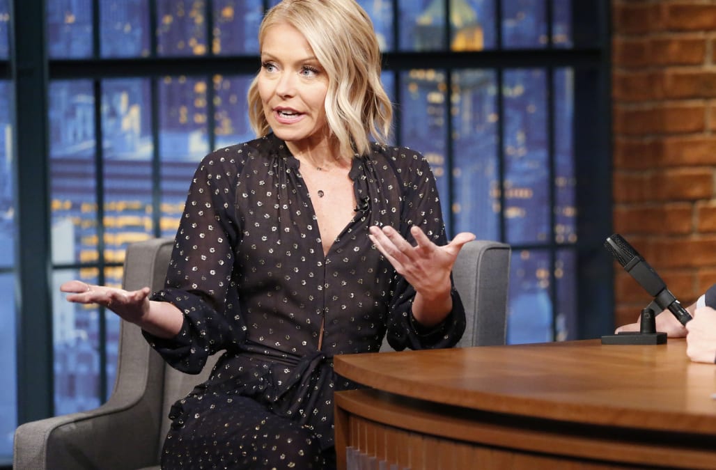 Kelly Ripa gets drunk and high in totally unexpected, hilarious 'Broad ...