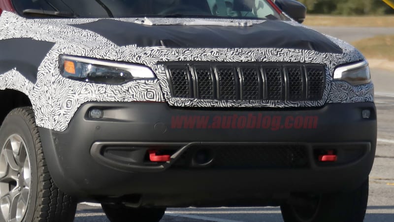 2019 Jeep Cherokee finally reveals its all-new nose 