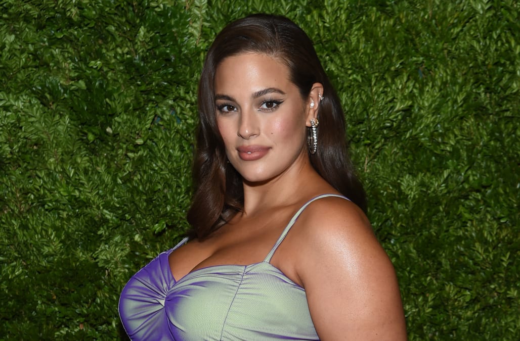 Ashley Graham Posts Nude Selfie 9 Months Into Pregnancy Still Cooking 3213