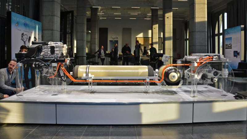 BMW آماده ساخت یک مدل هیدروژن الکتریکی و مبتنی بر کلاس جدید است
