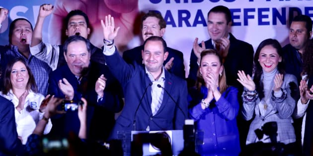 Marko CortÃ©s (centro) fue anunciado la noche del domingo como presidente electo del CEN del PAN despuÃ©s de haber concluido la jornada electoral de este instituto polÃ­tico.