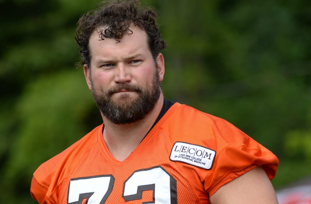 One year after his retirement, Joe Thomas is completely unrecognizable