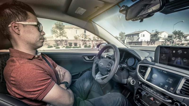 photo of Americans trust tech companies more than automakers on self-driving cars image