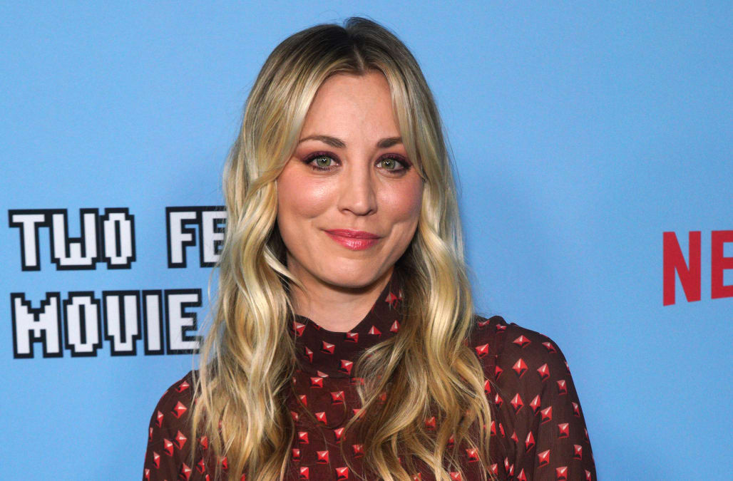 Kaley Cuoco Steps Out With Look Alike Younger Sister Briana Photos 5065