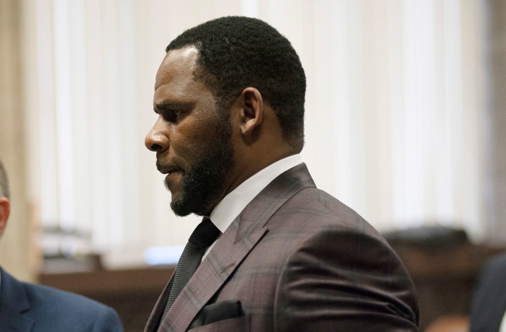 R. Kelly charged with sexual crimes in Minnesota - AOL Entertainment