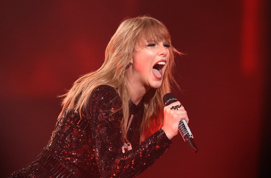 Taylor Swift: Taylor Swift Ama Full Performance Watch