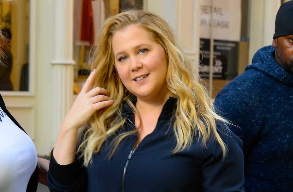 Amy Schumer S Sister In Law Gave Her A Nsfw Cake And It Is Haunting