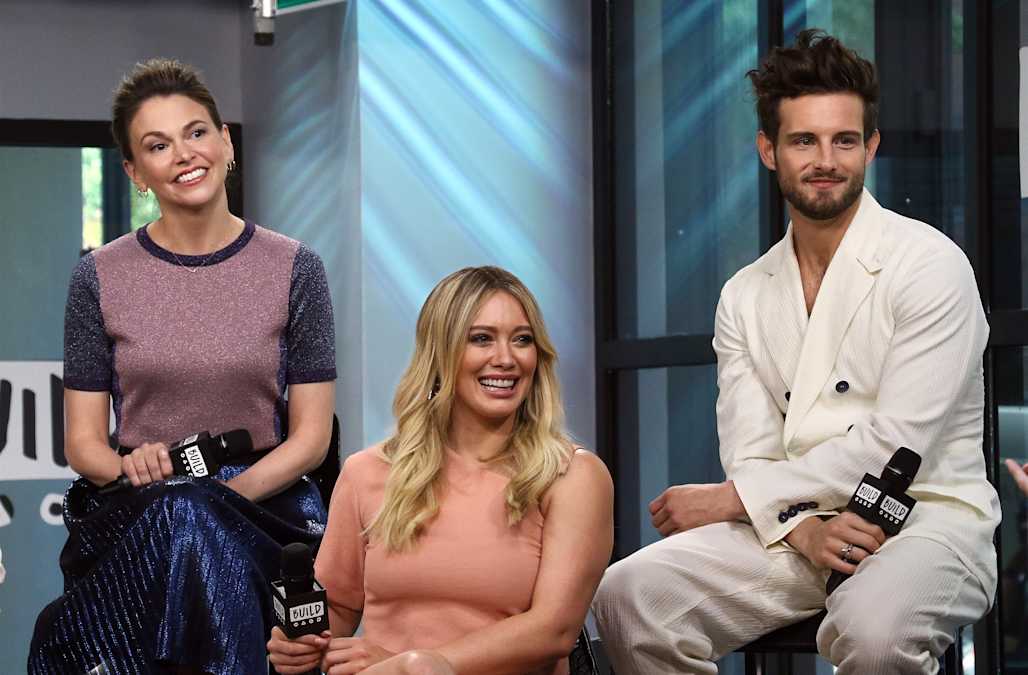 Hilary Duff and cast of 'Younger' on baring it all onscreen - Yahoo Sports