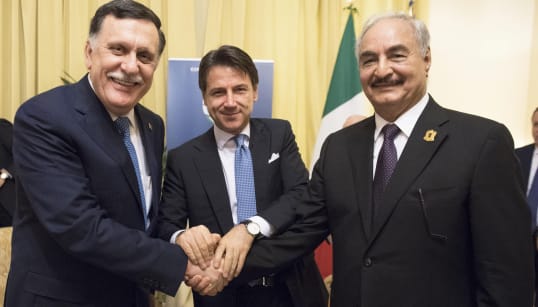 HAFTAR, PRESENTE-ASSENTE A PALERMO - Conferenza sulla Libia: la diplomazia italiana ottiene l'incontro e la stretta di mano c...