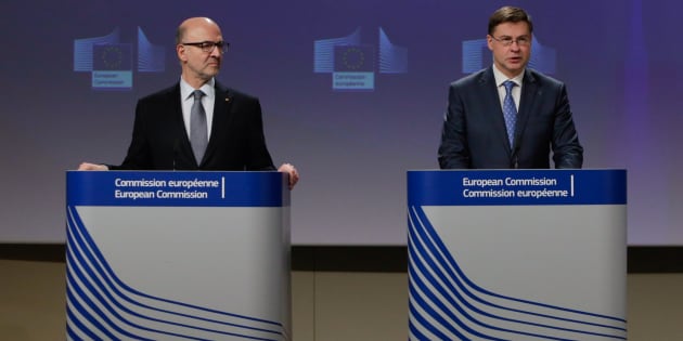 Latvian EU Commission vice-president in charge the Euro, Social Dialogue, Financial Stability, Financial Services and Capital Markets Union Valdis Dombrovskis (L) and EU Commissioner of Economic and Financial Affairs, Taxation and Customs Pierre Moscovici (R) speak during a press conference at The European Commission headquarters in Brussels, on December 19, 2018.