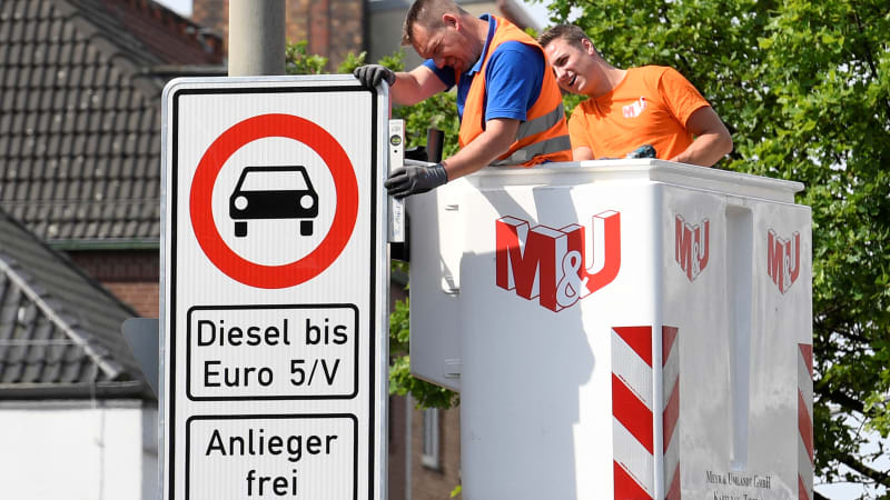 photo of Hamburg, Germany, bans older diesels, starting next week image