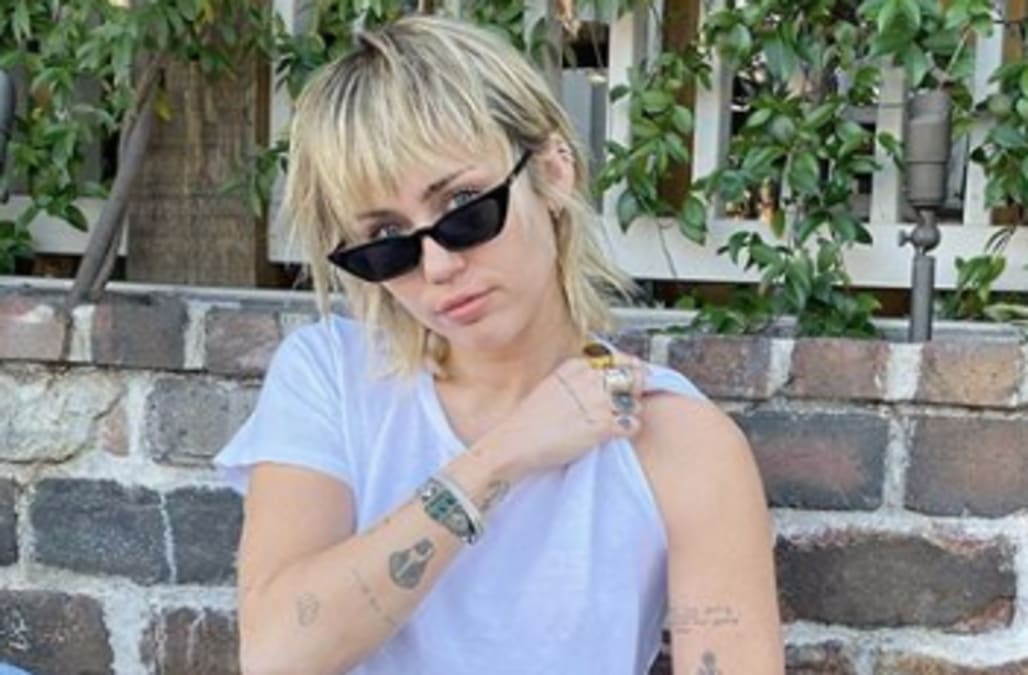 Miley Cyrus Debuts New Blue Hair Color - wide 4