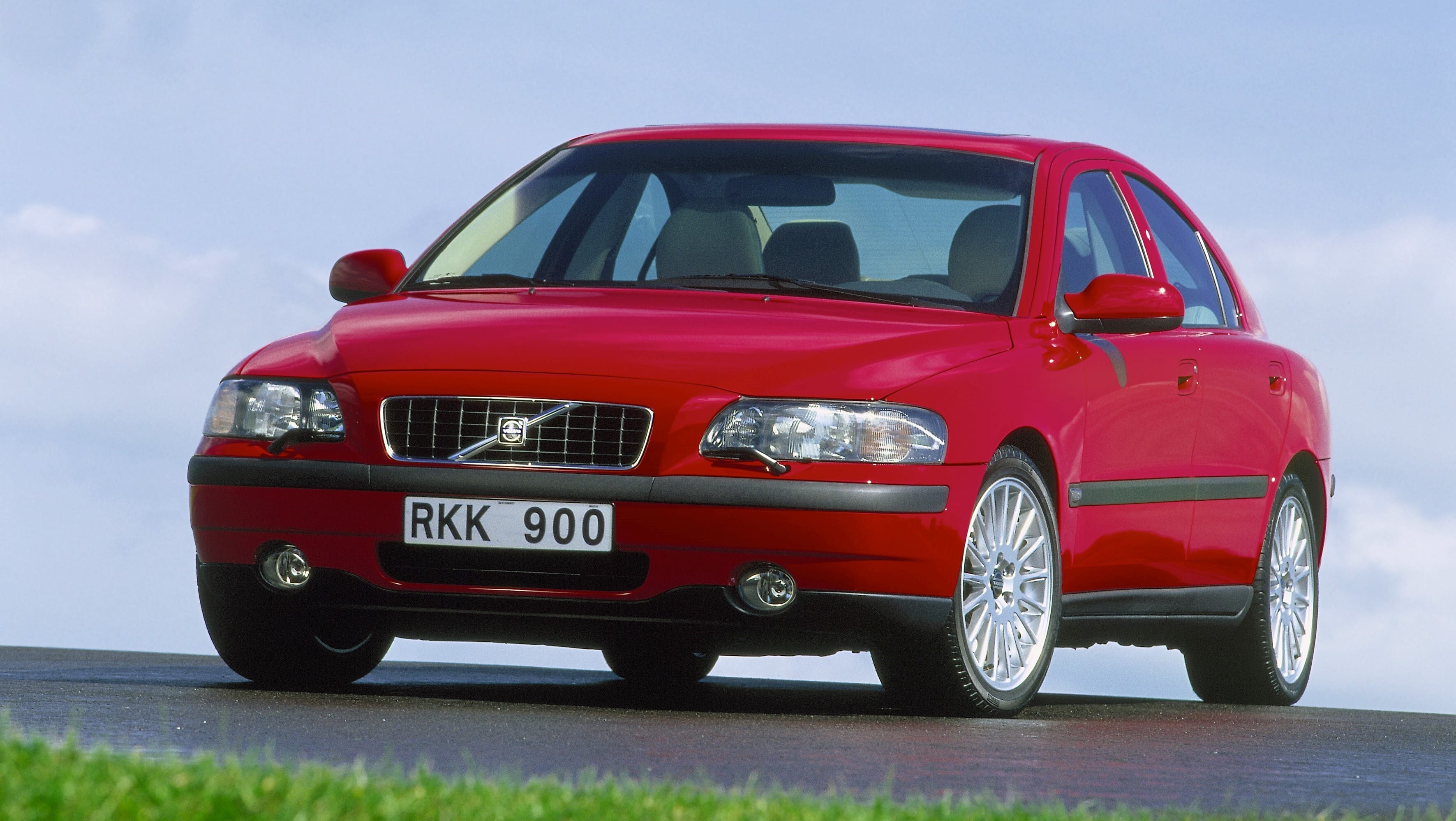 Volvo recalls 460,000 cars worldwide for potentially deadly airbags