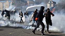 Au Mans, des forains affrontent la police et bloquent le