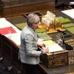 Camouflet au Parlement, démissions de ministres... la soirée (très) compliquée de Theresa