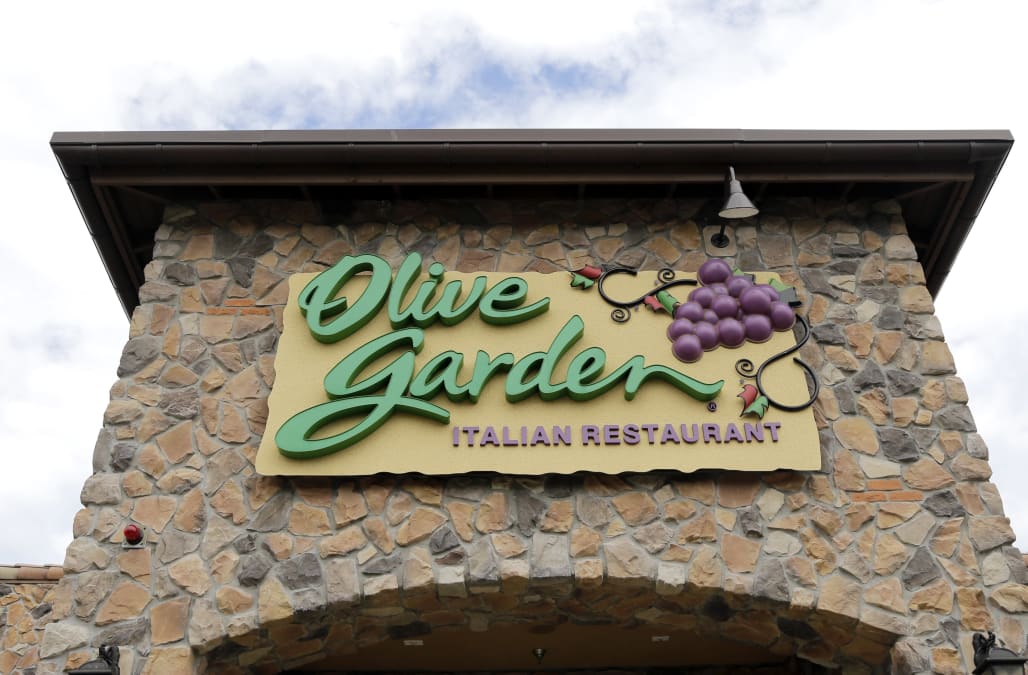 Parents Charged With Child Abuse After Olive Garden Waitress Posts