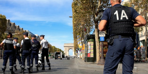 Une fillette meurt écrasée sur les Champs-Elysées