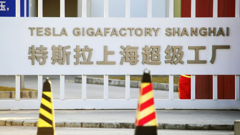 Tesla extends Shanghai plant suspension amid lockdown