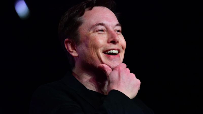 Elon Musk dice que es “estúpido mucho más a menudo de lo que me gustaría ser” en el debate de Twitter.