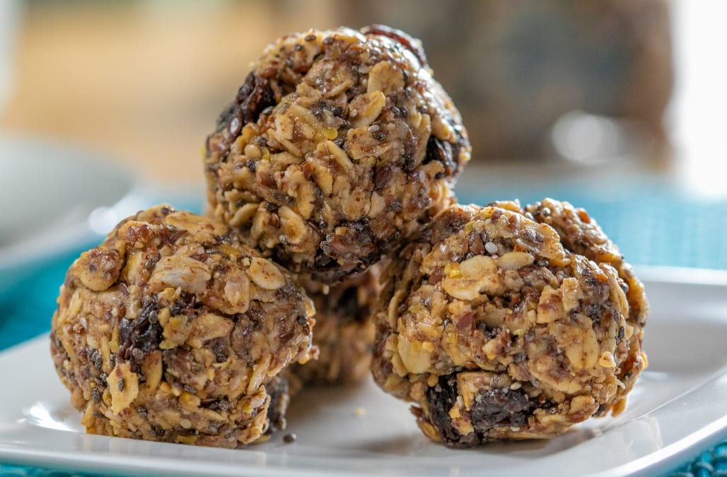 These oatmeal raisin energy bites are a healthy alternative to the cookie
