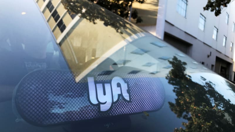 photo of Week after London boots Uber, documents show it met with Lyft image