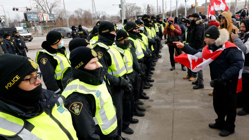 Police arrest last of the protesters at U.S.-Canada bridge