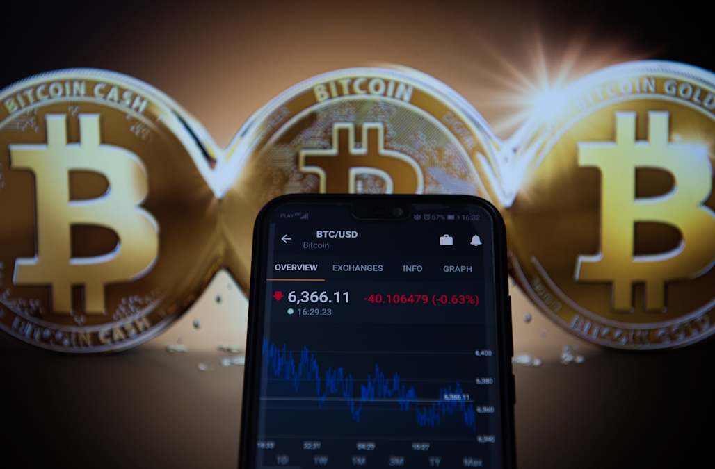 Bitcoin tumbles to its lowest level in over a year
