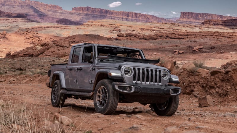 How to fold down the 2020 Jeep Gladiator windshield - Autoblog