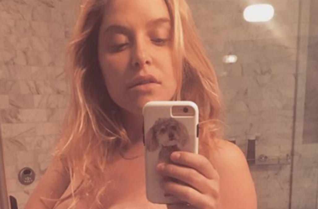 Naked Preggo Selfie - Actress Jenny Mollen shares completely nude selfie at 38 ...