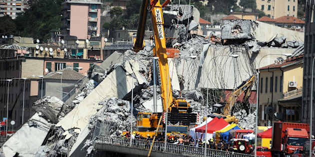 Risultati immagini per ponte genova crollo