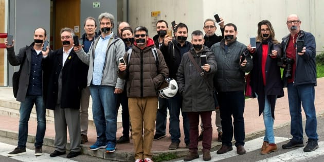 ConcentraciÃ³n protesta de periodistas de Menorca frente al Juzgado de MahÃ³n, en solidaridad con sus compaÃ±eros. 