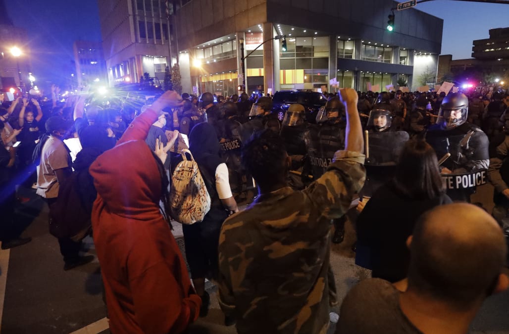 Louisville PD apologizes for targeting news crew at protest - AOL News