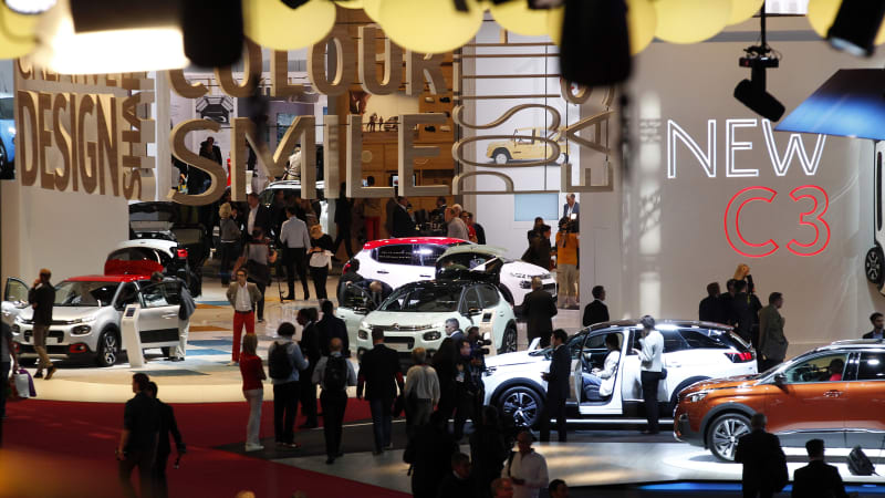 general-view-during-the-second-press-day-of-the-paris-motor-show-on-picture-id611570410