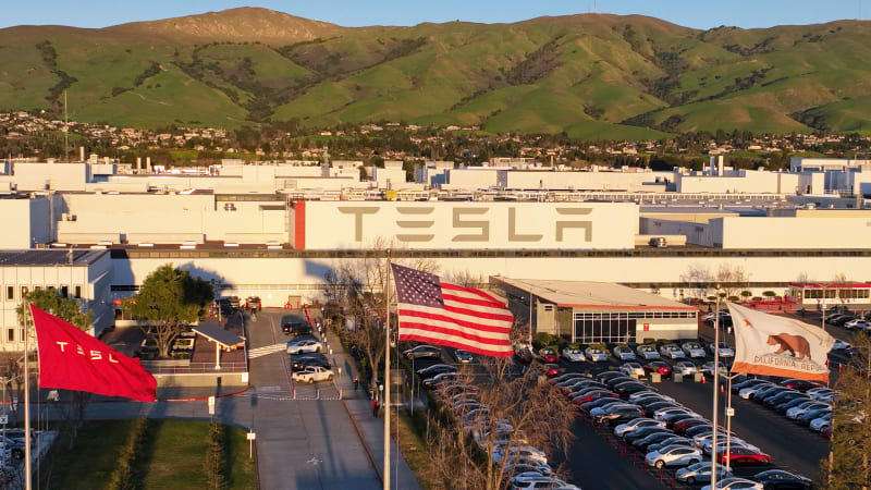 Tesla entlässt stündlich Autopilot-Arbeitsplätze, da das Unternehmen sein Büro in San Mateo schließt