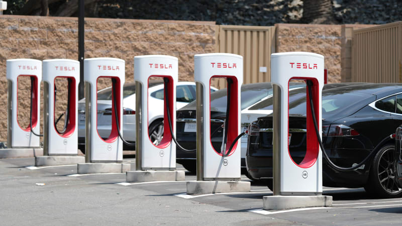 Tesla will limit charing to 80% at busy supercharger stations