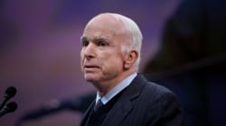 Le sénateur américain John McCain arrête son traitement contre le